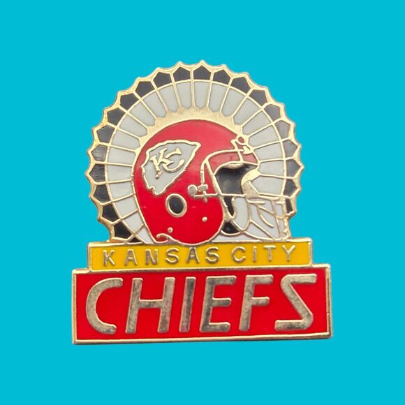 Rare 1993 Kansas City Chiefs Helmet Head Dress Football Pin on Peter David Back - Picture 3 of 5